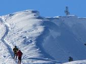 28 Il forte vento non ci permette di toccare la croce